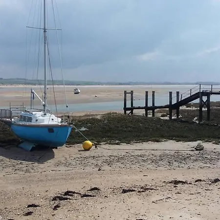 Ouest De La Pointe D'agon * آغون - كونتاينفيل